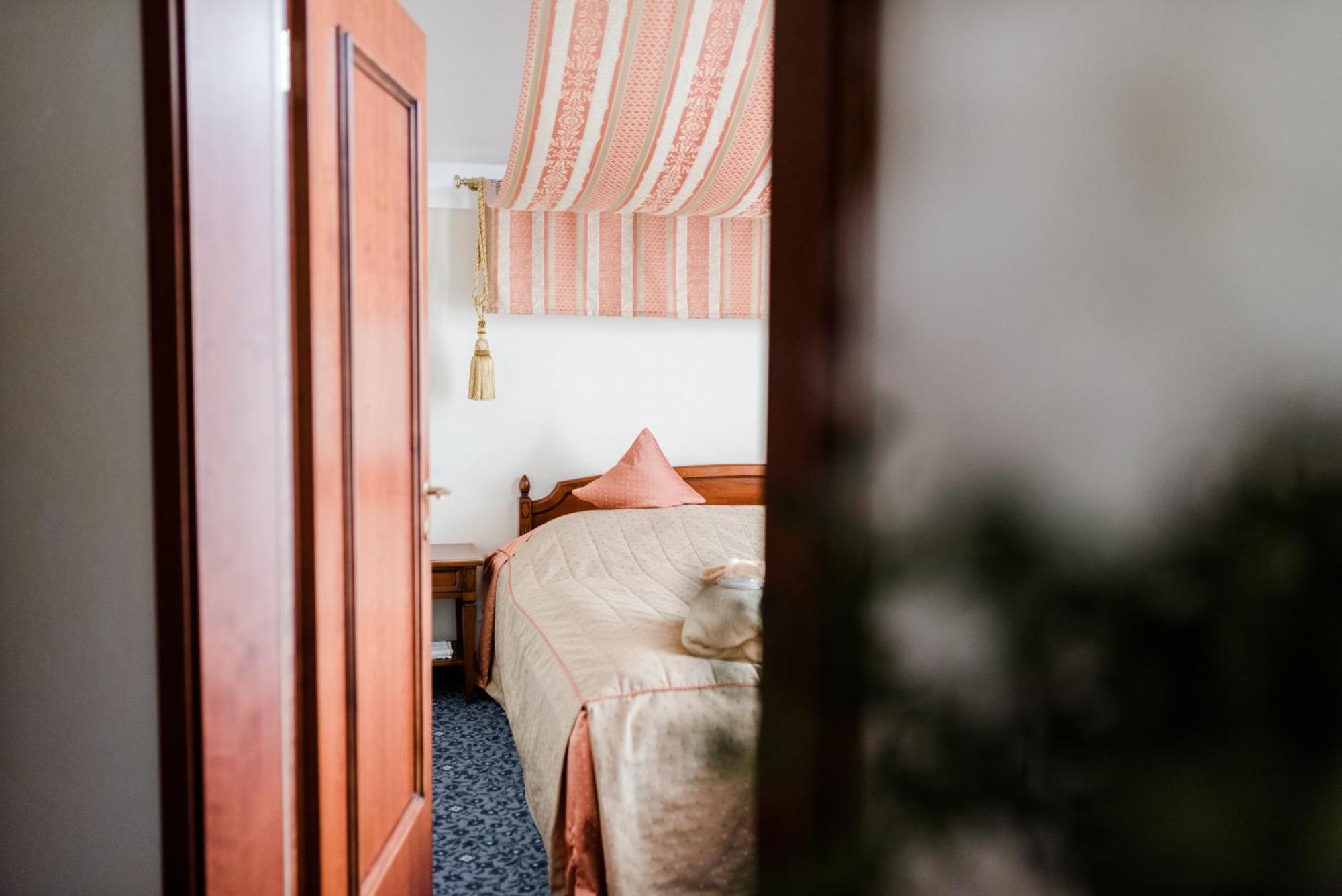 Hotel Antoniushof Ruhstorf an der Rott Room photo